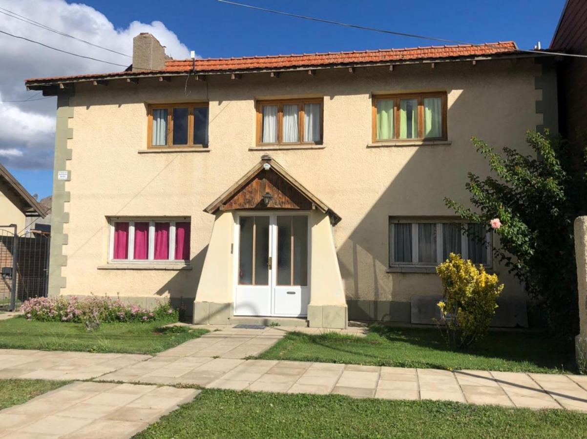 Hospedaje Amilcar Esquel Exterior foto